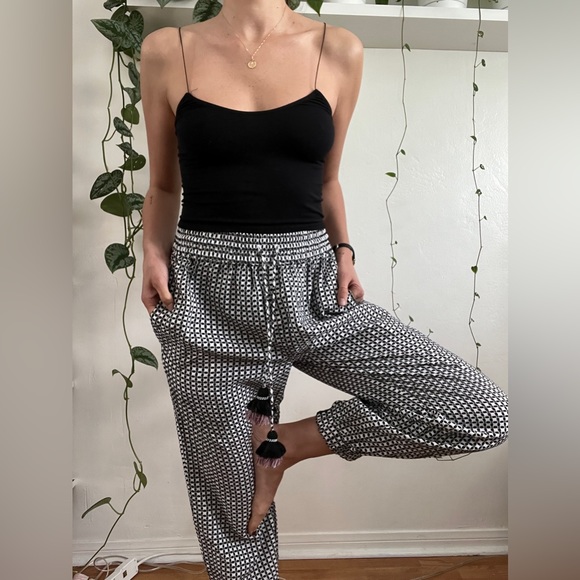 Anthropologie Pants - Anthropologie Ollari Black and White Tassel Joggers